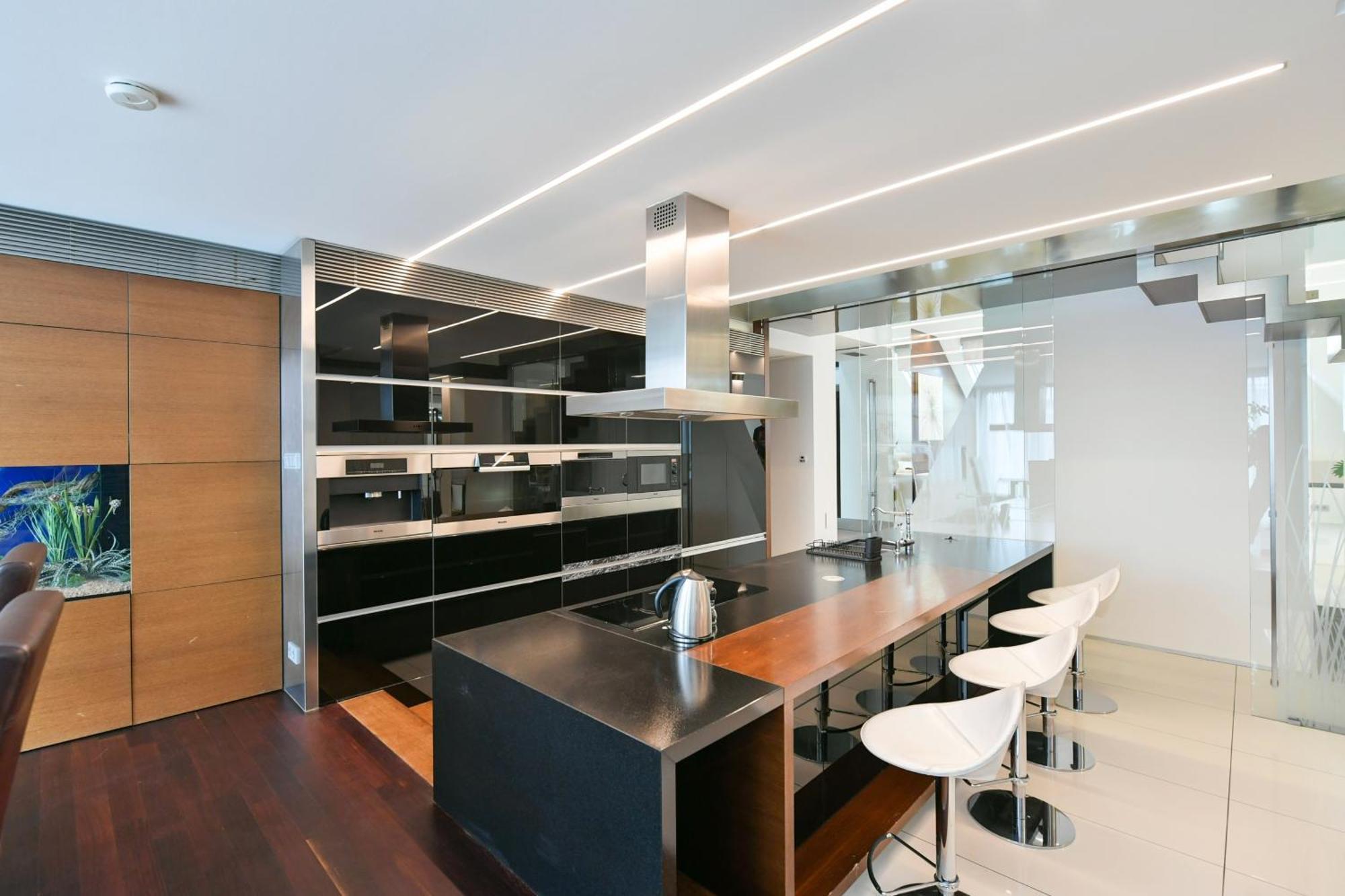 Presidential Penthouse, 303m2, Jacuzzi On Terrace, Sauna, 6bdrm, 4bthrm, Ac, Lift Apartament *