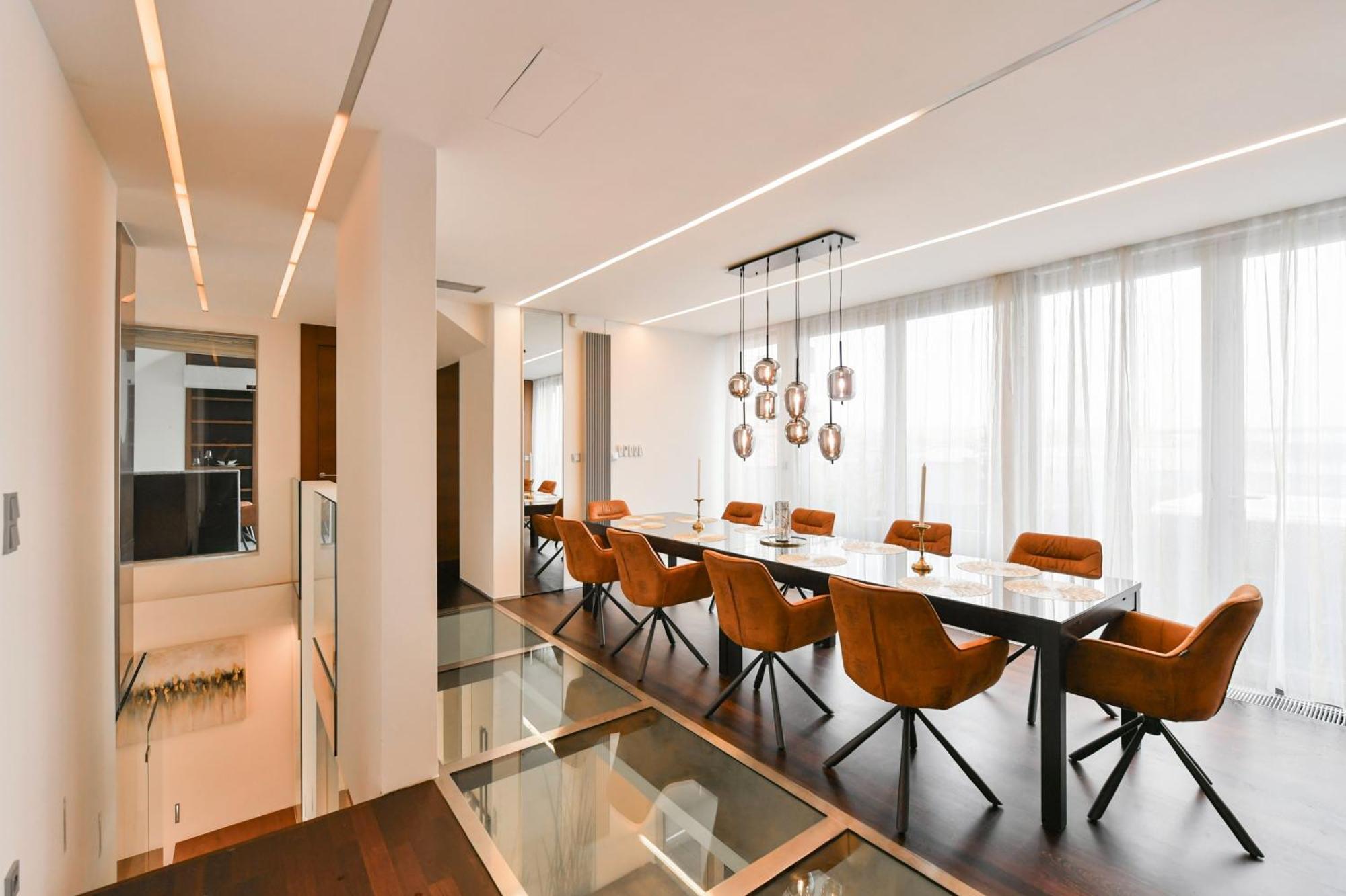Presidential Penthouse, 303m2, Jacuzzi On Terrace, Sauna, 6bdrm, 4bthrm, Ac, Lift * Praha