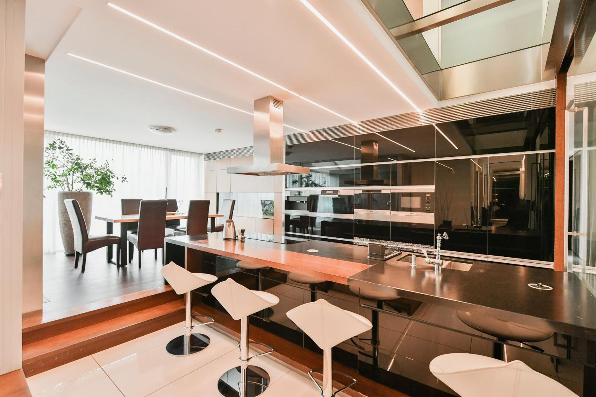 Presidential Penthouse, 303m2, Jacuzzi On Terrace, Sauna, 6bdrm, 4bthrm, Ac, Lift Apartmán