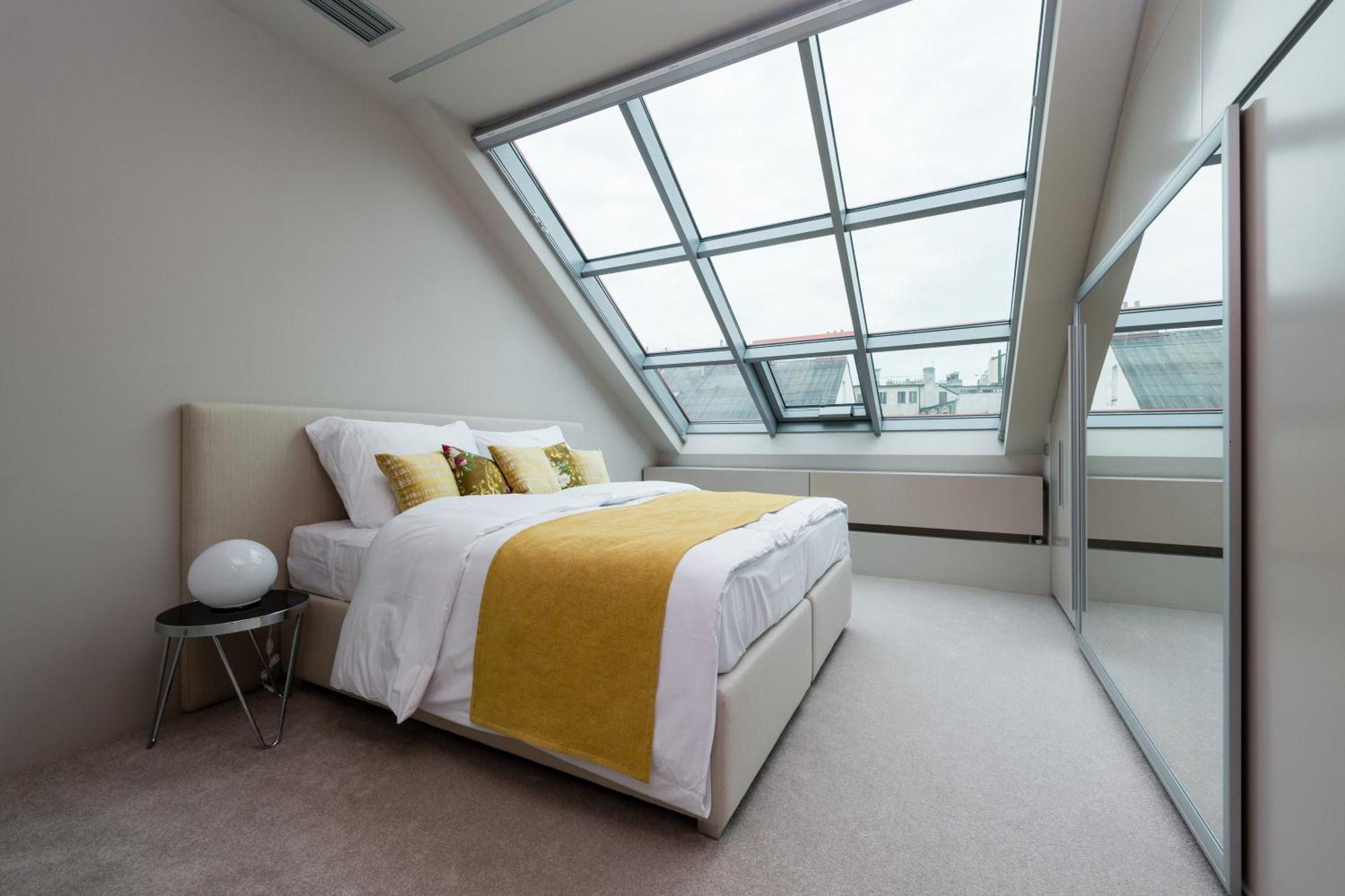 Apartmán Presidential Penthouse, 303m2, Jacuzzi On Terrace, Sauna, 6bdrm, 4bthrm, Ac, Lift Praha
