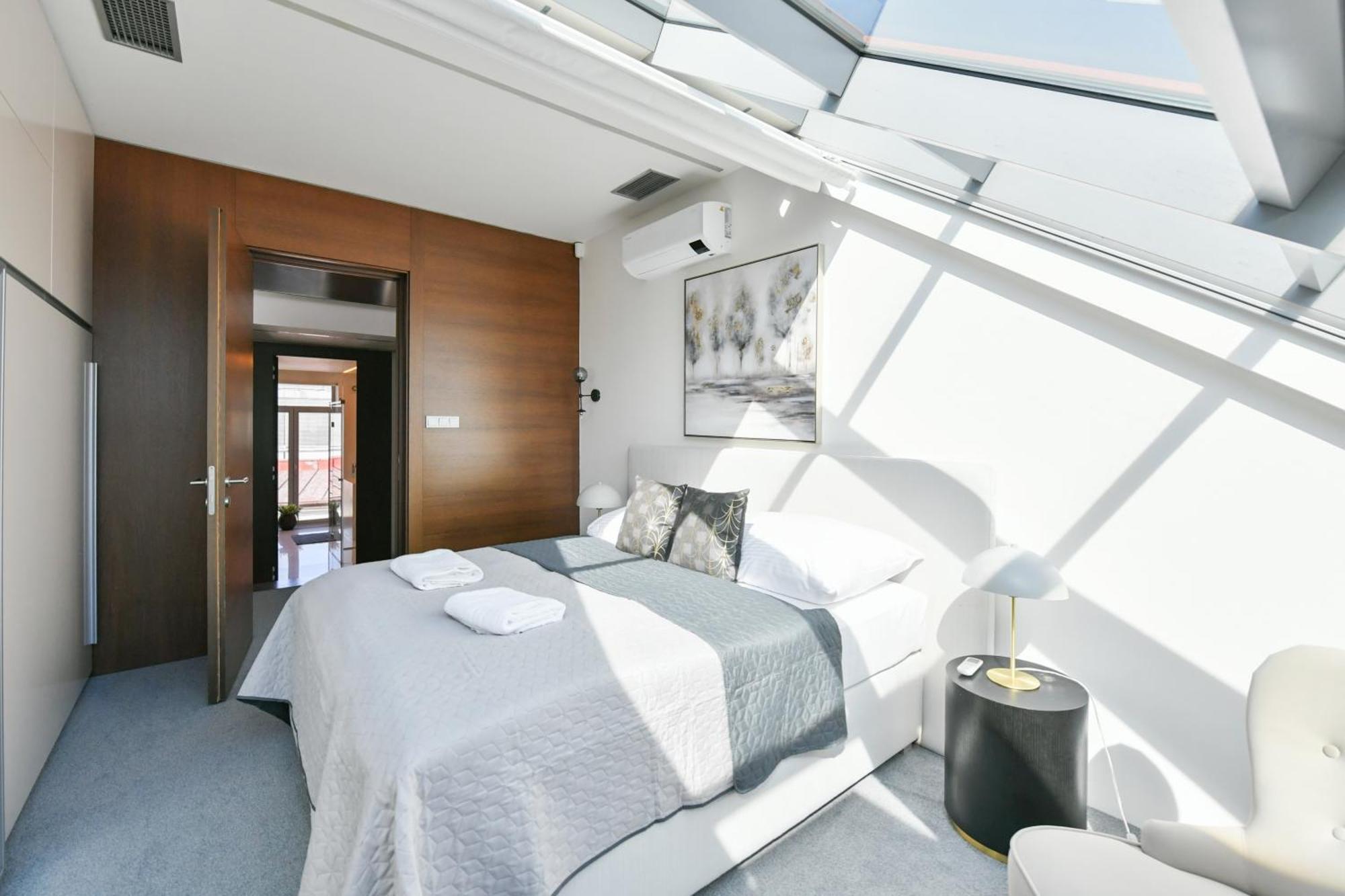Apartmán Presidential Penthouse, 303m2, Jacuzzi On Terrace, Sauna, 6bdrm, 4bthrm, Ac, Lift