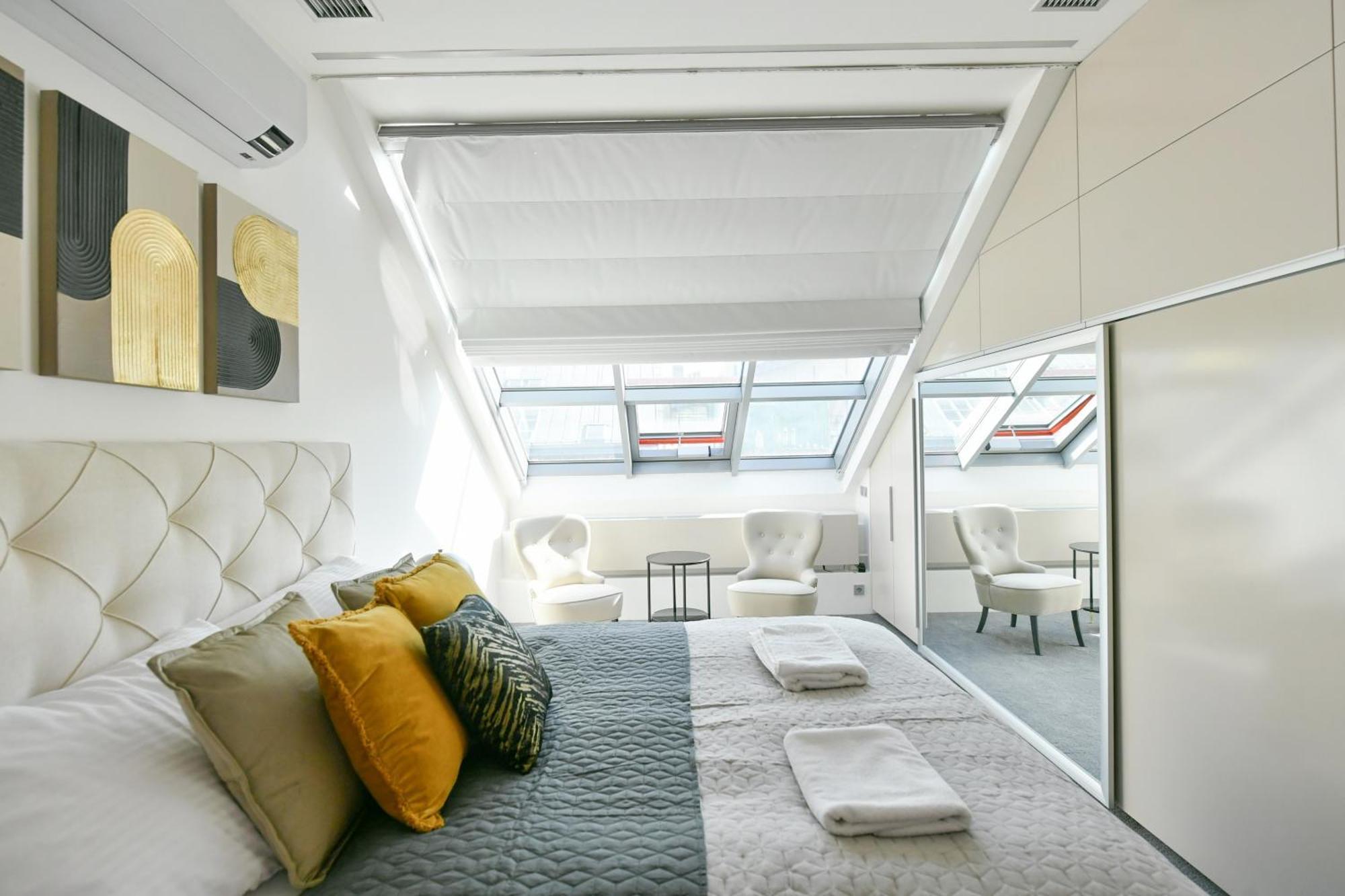 Presidential Penthouse, 303m2, Jacuzzi On Terrace, Sauna, 6bdrm, 4bthrm, Ac, Lift Apartmán